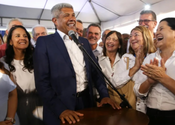 Itanhém e mais 416 municípios baianos recebem ônibus escolares do Governador Jerônimo