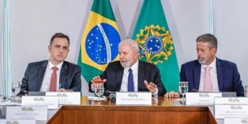 Lula, parlamentares e ministros terão aumento de 5,3% em salários a partir de sábado