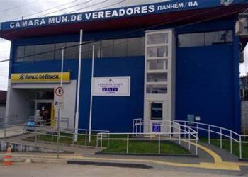 AFINADOS: Vereadores e prefeito iniciam mandato cantando a mesma música