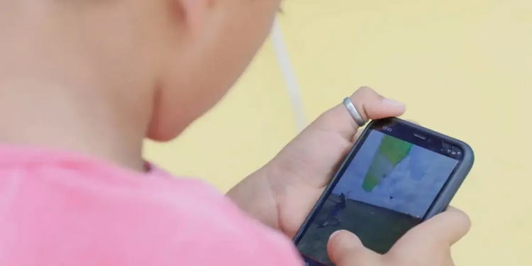 PREOCUPANTE: Em 10 anos, uso de internet por crianças entre 6 e 8 anos dobrou no Brasil