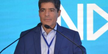 Internautas ironizam pesquisas que apontam ACM Neto na frente de Jerônimo