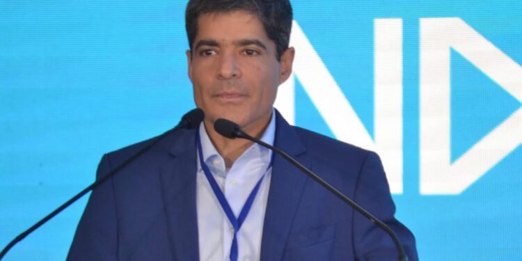 Internautas ironizam pesquisas que apontam ACM Neto na frente de Jerônimo