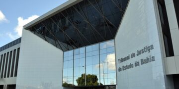 Enquanto Saúde fecha acordo, ação judicial da APLB atrasa pagamento de salários da Educação