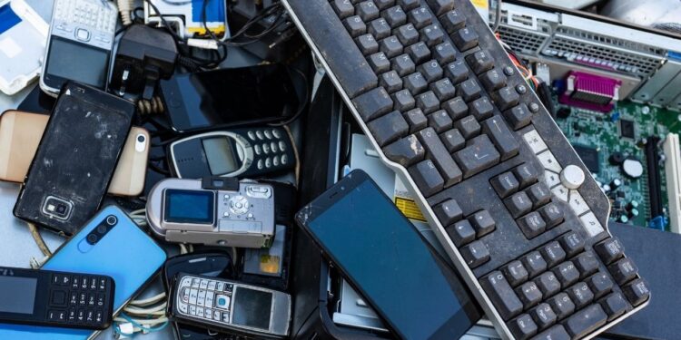 APAE de Itanhém promove campanha de arrecadação de lixo eletrônico com fins solidários