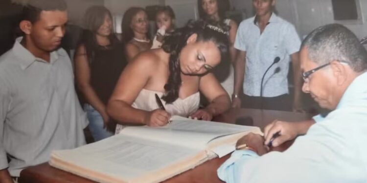 Homem descobre que é casado com cunhada após ida a cartório