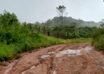Moradores cobram recuperação de estrada entre Itanhém e Santa Rita