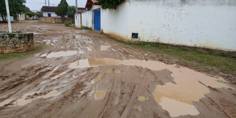 Vereador Deó reivindica calçamento no acesso à Igreja Católica de Batinga