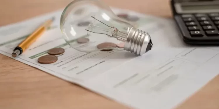 Conta de luz ficará mais cara em maio com nova bandeira tarifária