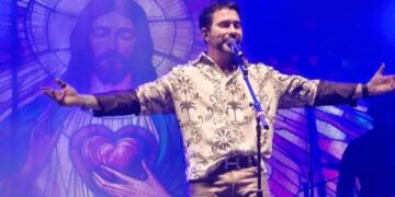 Padre Fábio de Melo emociona milhares de fiéis no 1º Hosana Teixeira