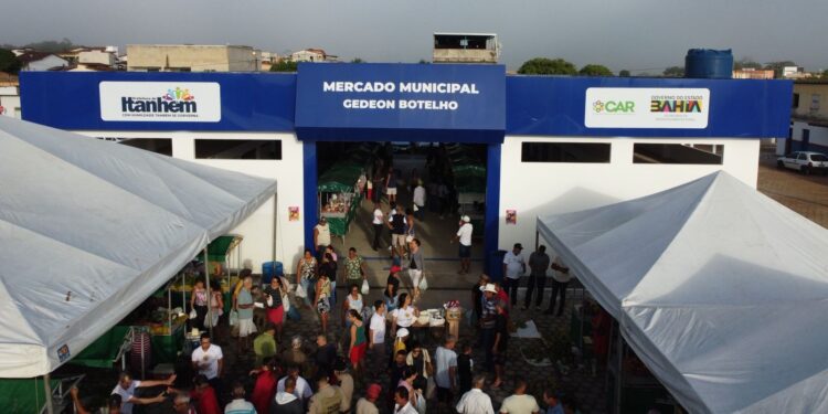 Após seis anos, feira livre de Itanhém retorna ao Mercado Municipal