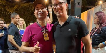 Toquinho Correia, o Rei da Ostentação, marca presença na Micareta de Teixeira de Freitas e movimenta camarote principal