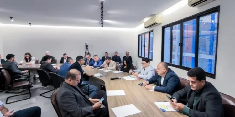 Câmara de Teixeira de Freitas aprova mudança na Lei Orgânica que permite reeleição do presidente da Casa