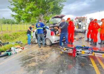 Colisão frontal na BA-290 resulta em três mortos e três feridos