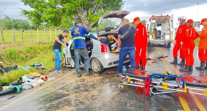 Colisão frontal na BA-290 resulta em três mortos e três feridos