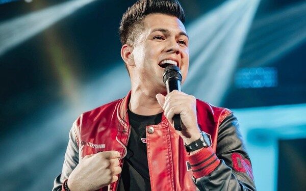 Troca de atrações no Aniversário de Itanhém: Vitor Fernandes substitui banda Toque 10 no dia 15 de agosto