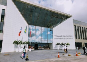 Servidores do judiciário rejeitam propostas do TJBA e continuam em greve