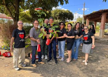 GAI promove plantio de árvores na Praça Castro Alves como símbolo de memória e renovação