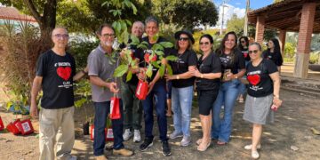 GAI promove plantio de árvores na Praça Castro Alves como símbolo de memória e renovação