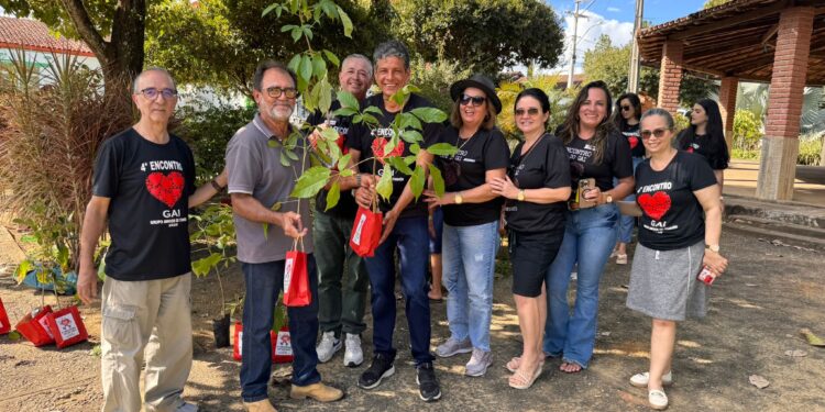 GAI promove plantio de árvores na Praça Castro Alves como símbolo de memória e renovação