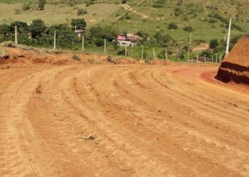 “Caminhos do Progresso” começa a transformar estradas de Itanhém após período de chuvas intensas
