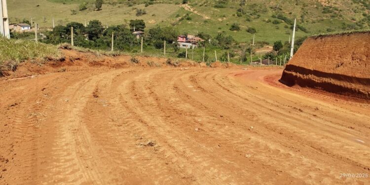 “Caminhos do Progresso” começa a transformar estradas de Itanhém após período de chuvas intensas