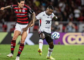 Vitória anuncia demissão de Fábio Carille após derrota por 8 a 0 para o Flamengo