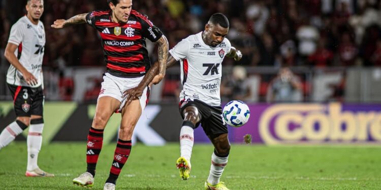 Vitória anuncia demissão de Fábio Carille após derrota por 8 a 0 para o Flamengo