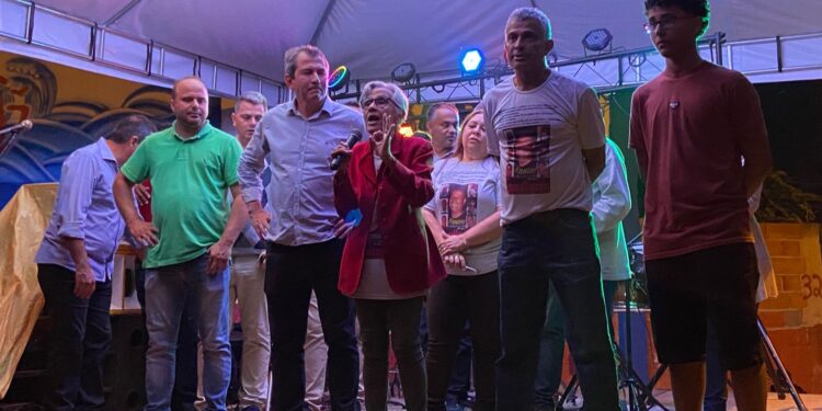 Inauguração do calçamento de ruas homenageia irmãos Gundim e emociona familiares; assista