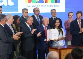 Lula sanciona lei contra adultização infantil nas redes sociais