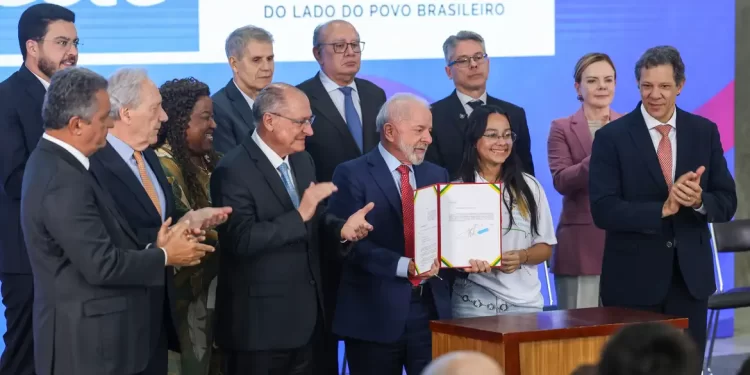 Lula sanciona lei contra adultização infantil nas redes sociais