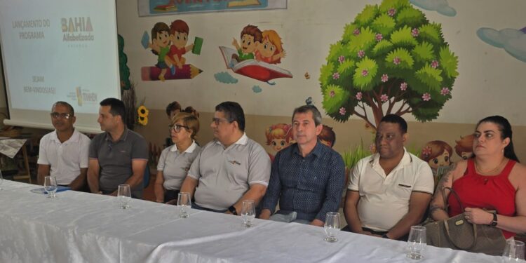Bahia Alfabetizada é lançado em Itanhém; secretário Sady Neto fala sobre desafios da alfabetização