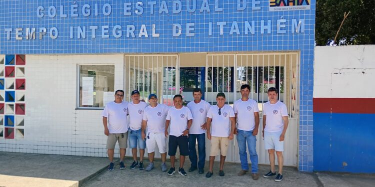 Ex-alunos do Colégio Polivalente de Itanhém se reencontram após 36 anos