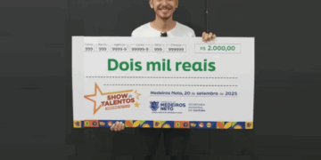 Coral estudantil de Medeiros Neto conquista 1º lugar em evento cultural com regência do itanheense Vini Ferreira