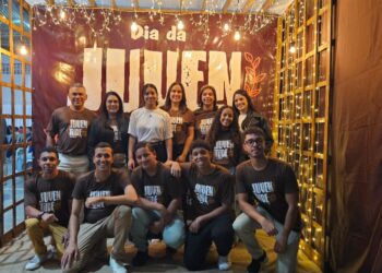Juventude unida: fé e adoração marcam encontro histórico em Itanhém