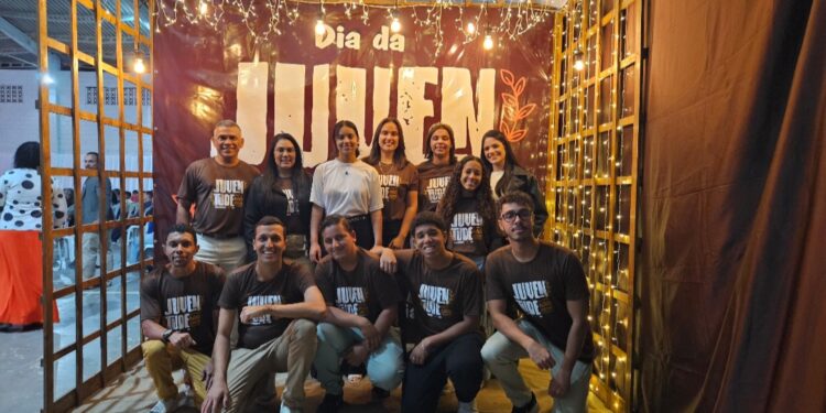 Juventude unida: fé e adoração marcam encontro histórico em Itanhém