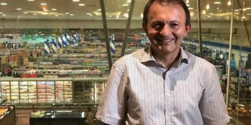 Quem é o bilionário por trás do Mix Mateus com fortuna avaliada em R$ 10,9 bilhões