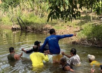 Prefeito Manrick Teixeira participa de mutirão de limpeza do Rio do Sul ao lado da comunidade