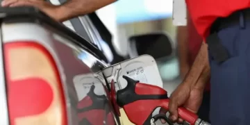 Petrobras anuncia nova redução no preço da gasolina; litro cai para R$ 2,71 nas distribuidoras