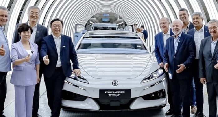 Jerônimo comemora inauguração da maior fábrica de carros elétricos da América Latina em Camaçari