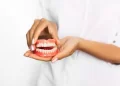Brasil Sorridente transforma vidas em Itanhém com entrega de novas próteses dentárias