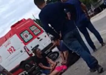 Três ficam gravemente feridos em colisão entre motos na BR-101