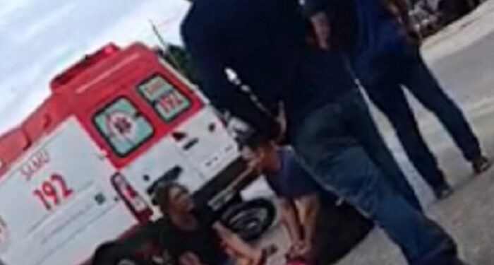 Três ficam gravemente feridos em colisão entre motos na BR-101