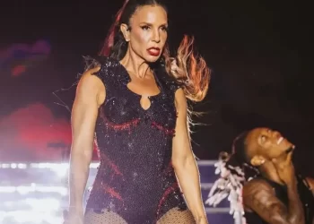 Ivete Sangalo é denunciada ao Ministério Público da Bahia por dançar ‘Vampirinha’ com criança em show; entenda