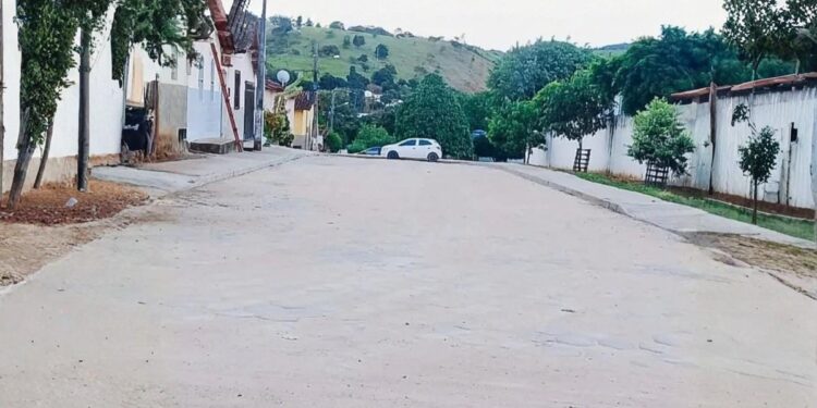 Prefeitura de Itanhém entrega obras de pavimentação no distrito de Batinga