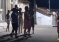 Filha agride a mãe em local público e pai intervém para defendê-la em Jucuruçu