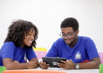 Bahia vai distribuir 300 mil tablets a estudantes do Ensino Médio em 2026
