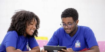 Bahia vai distribuir 300 mil tablets a estudantes do Ensino Médio em 2026
