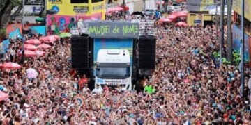 Tá pouco: Salvador quer mais um dia de folia no Carnaval de 2027