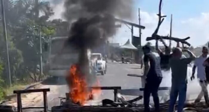 BA-489 é interditada durante ato contra invasões de terra no Extremo Sul