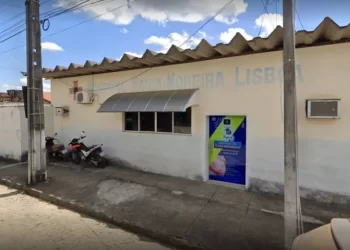 Mulher é baleada dentro de casa e socorrida para o hospital em Itanhém